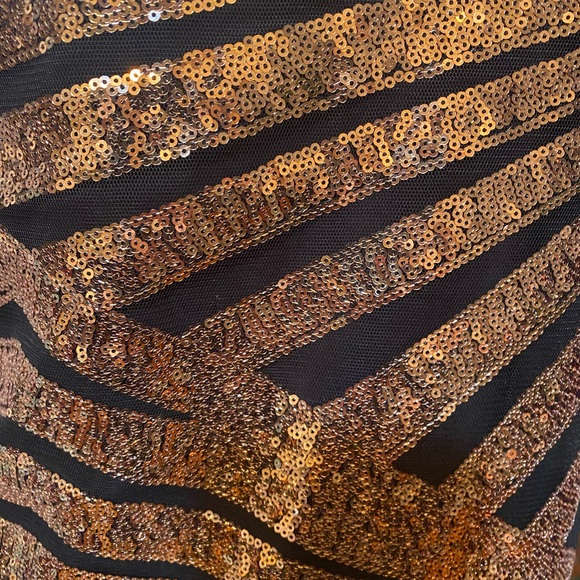 LAVISH Geometric Copper/Black Sequin Top - Picture 9 of 16